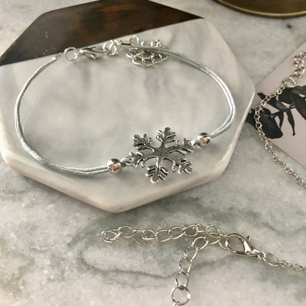 Snowflake Moon and Stars 5-Piece Bracelet Set - Picture 5 of 8